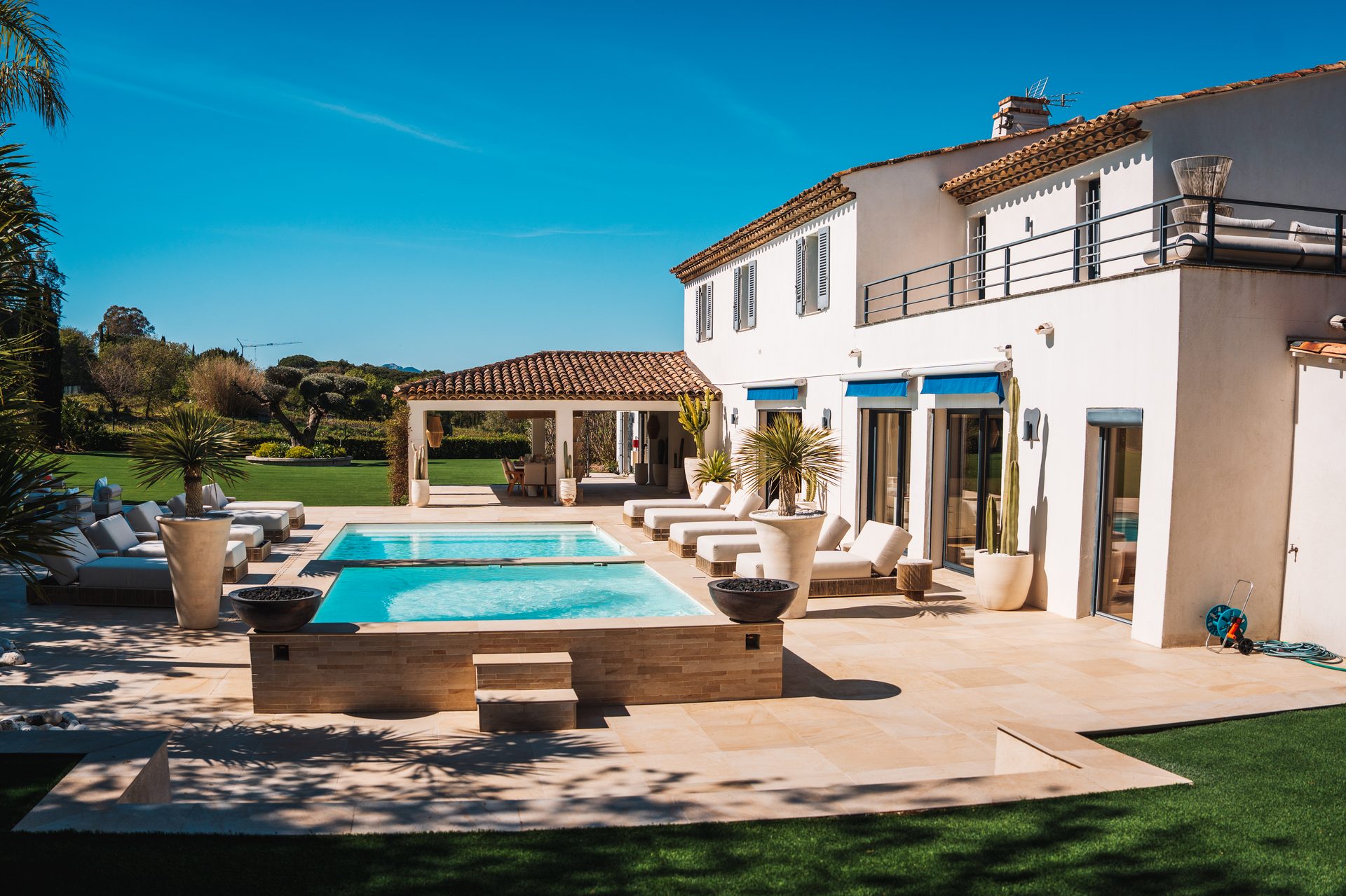 Villa Carpe Diem Saint-Tropez — main view of the heated pool, 8-seat jacuzzi and dining pavilion