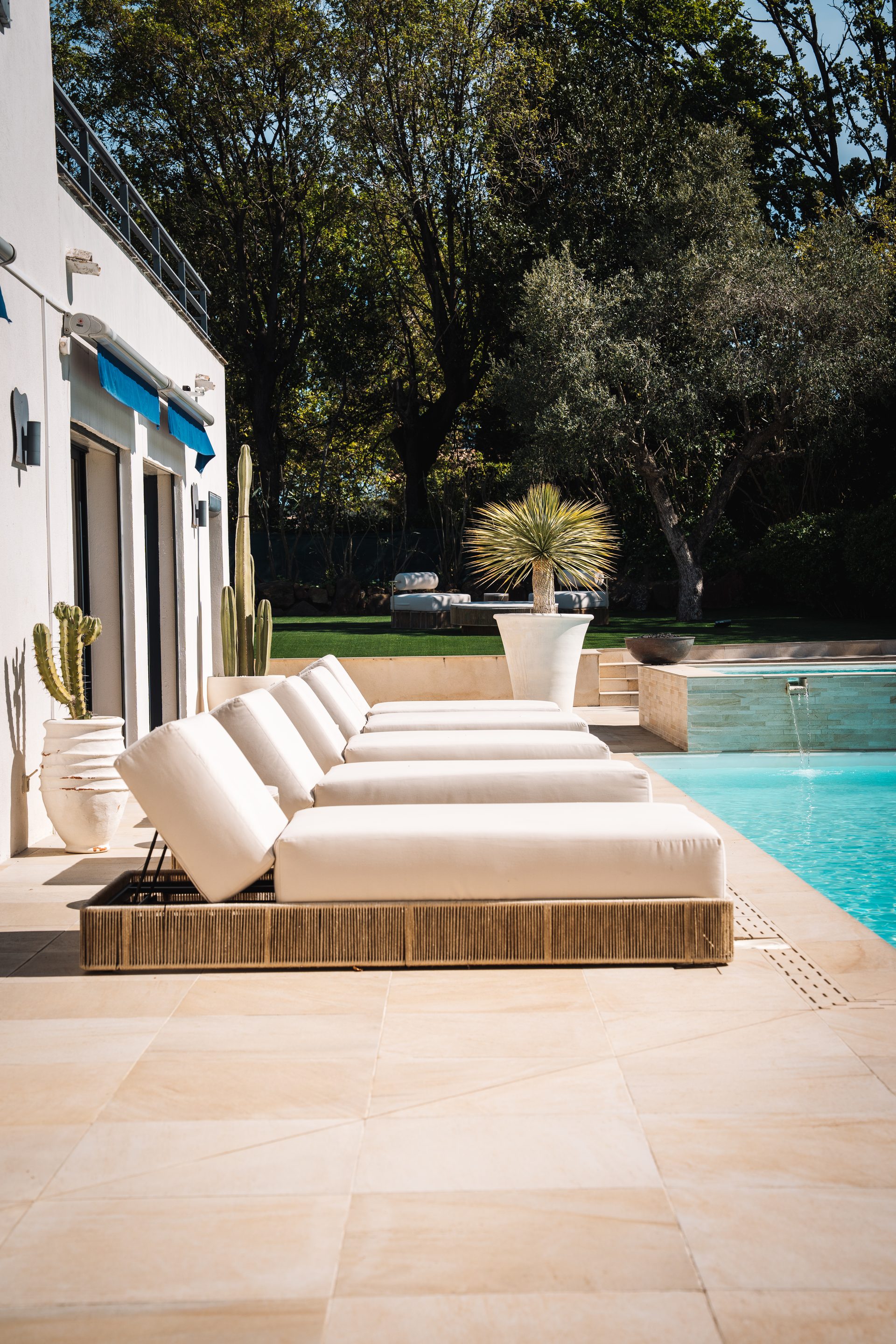 Designer loungers by the heated pool — Villa Carpe Diem, Saint-Tropez